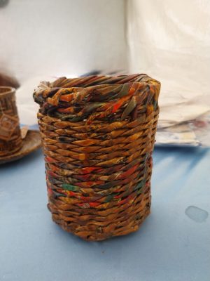 Tempat Pensil Kotak -Anyaman Koran Bekas-